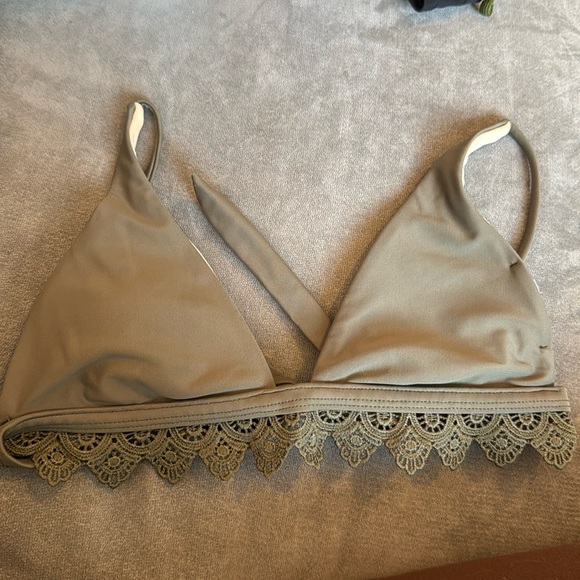 Kendall & Kylie swim top - Picture 1 of 2